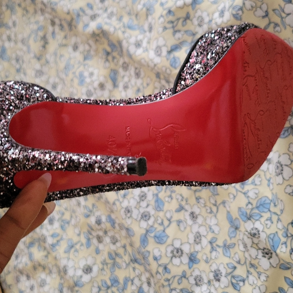 Christian Louboutin Iriza Glitter, I can trade for a size 9, this is a a little.
